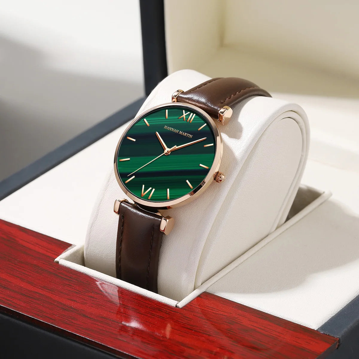 Relógio de Couro Com Mostrador de Pedra Pavão