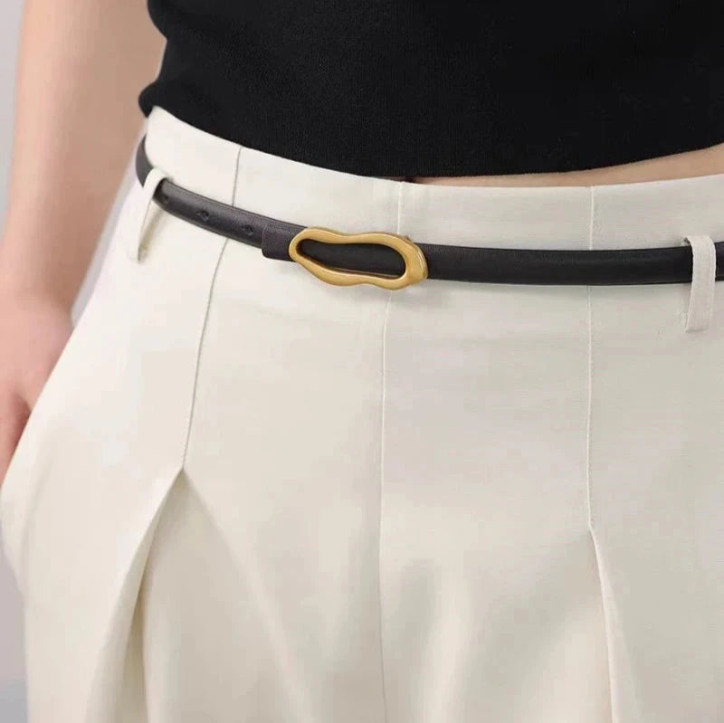 Cinto de Couro com Fivela Dourada