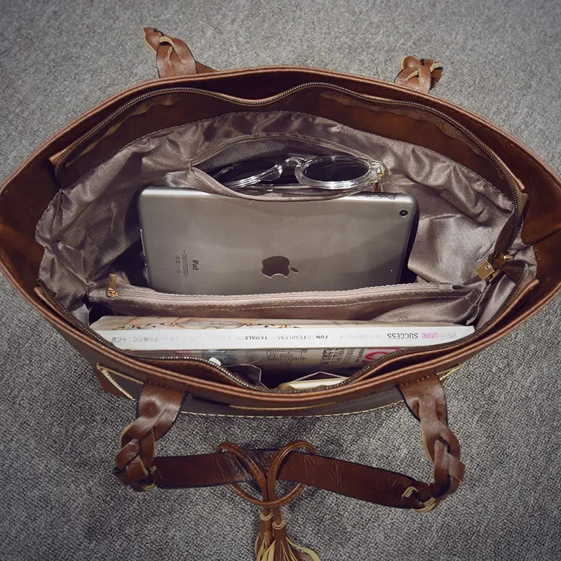 Bolsa de Couro com Detalhe de Tassel