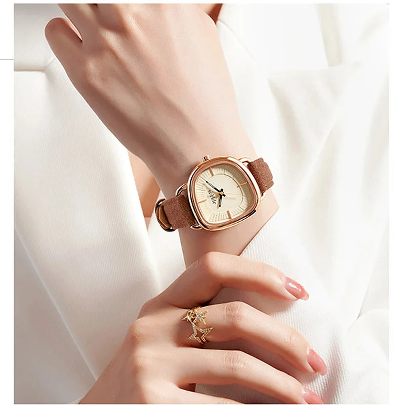 Relógio Feminino Julius Minimalista Com Pulseira de Couro Camurça