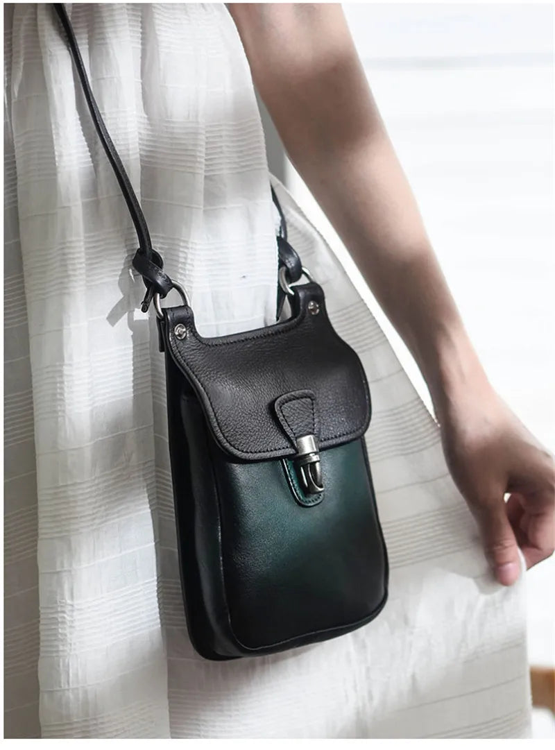 Bolsa de Couro Com Fecho e Alças Com Nós