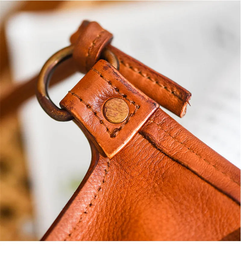 Bolsa de Couro Com Fecho e Alças Com Nós