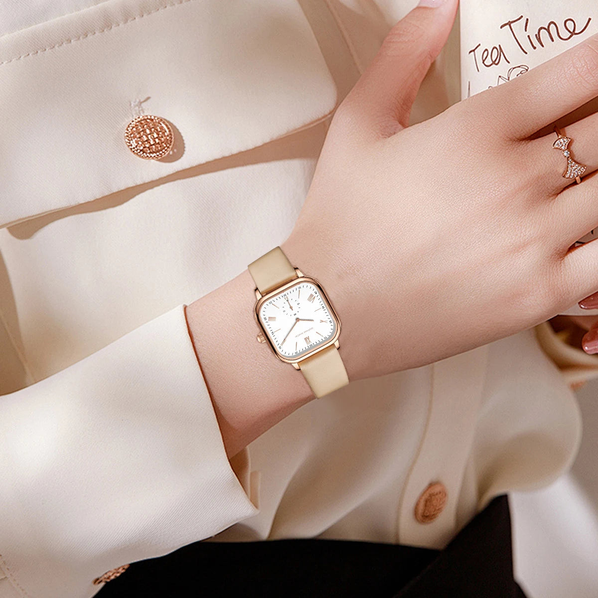 Relógio Quadrado de Couro