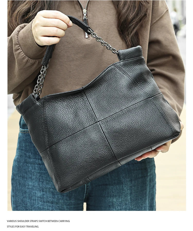 Bolsa de Couro Feminina com Alça em Corrente-Preto