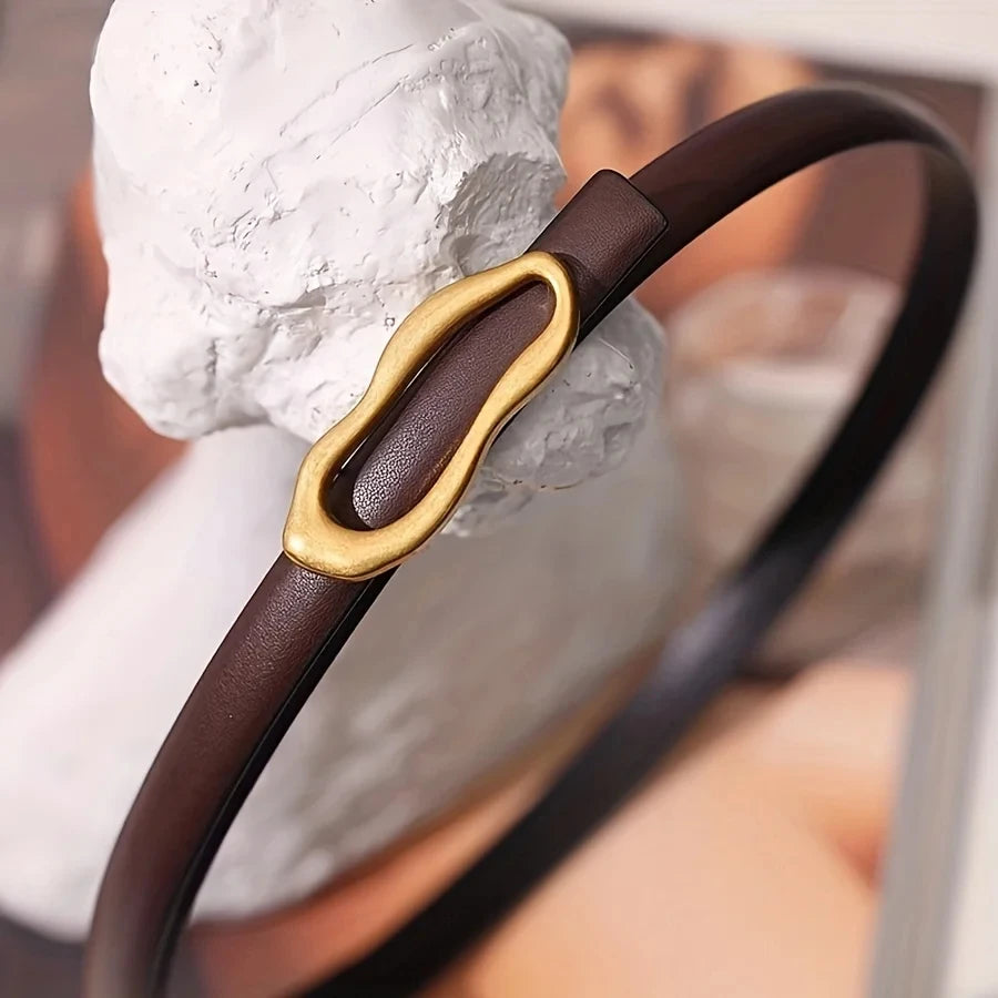 Cinto de Couro com Fivela Dourada