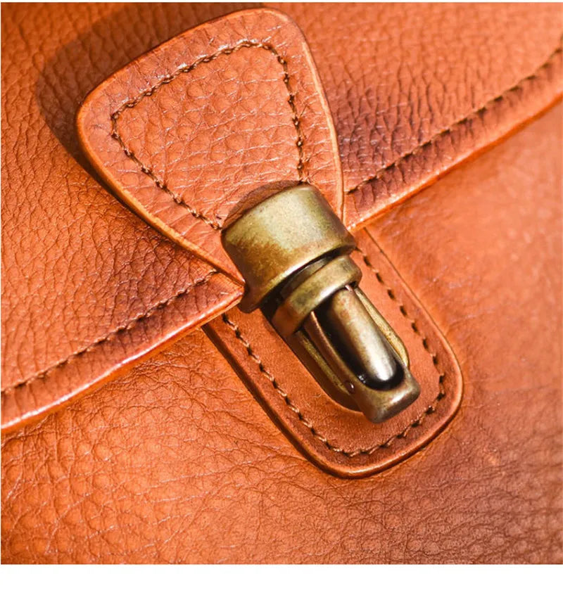 Bolsa de Couro Com Fecho e Alças Com Nós