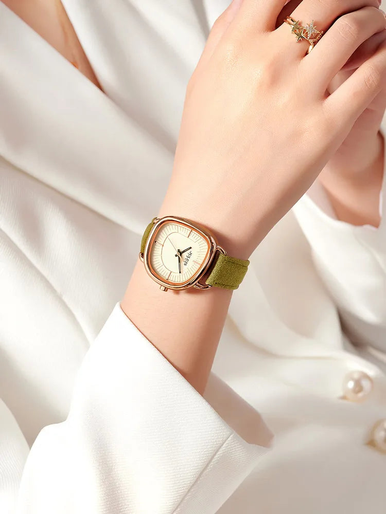 Relógio Feminino Julius Minimalista Com Pulseira de Couro Camurça