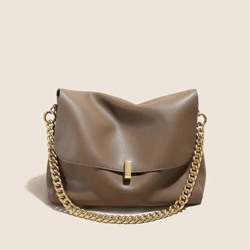 Bolsa de Couro Com Corrente Dourada