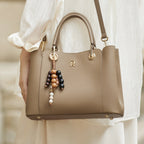 Bolsa Tote Champagne Beaded Charm em Couro Legítimo