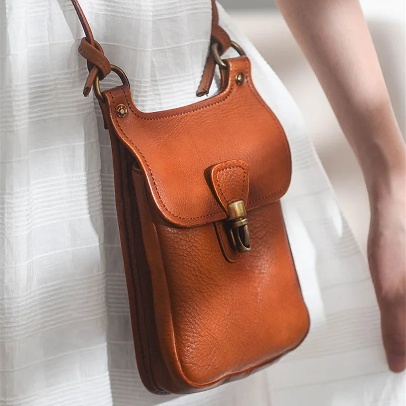 Bolsa de Couro Com Fecho e Alças Com Nós