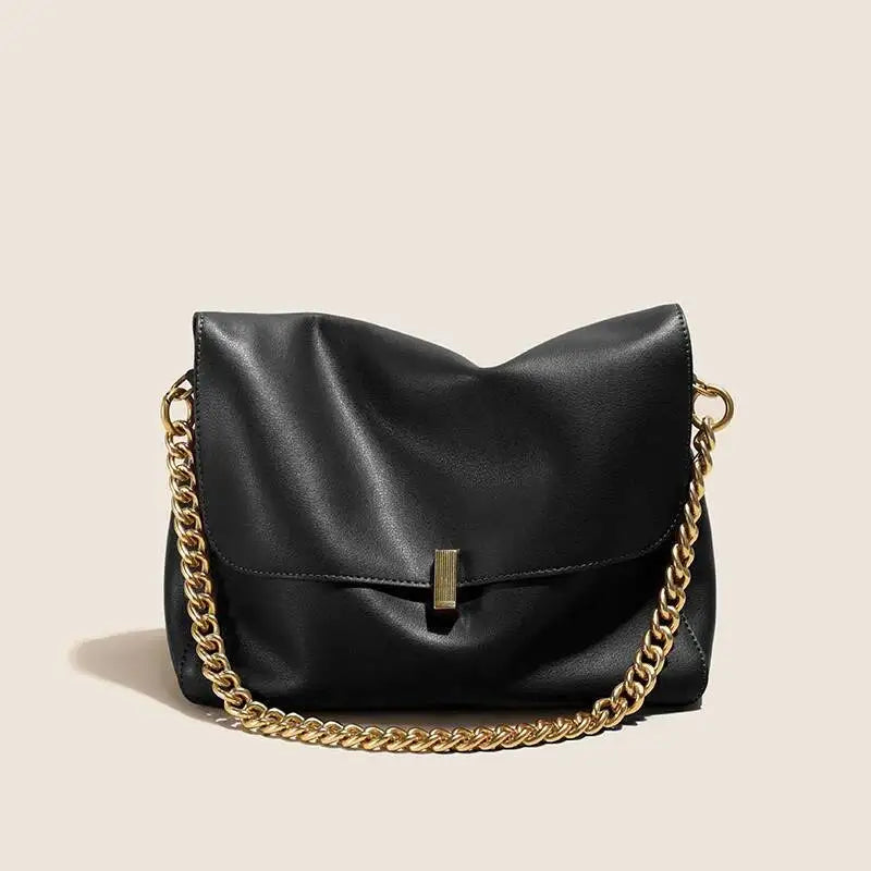 Bolsa de Couro Com Corrente Dourada