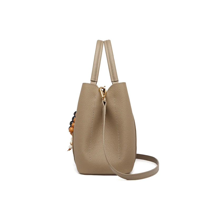 Bolsa Tote Champagne Beaded Charm em Couro Legítimo