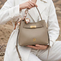 Bolsa Satchel Heritage Khaki com Silk Scarf